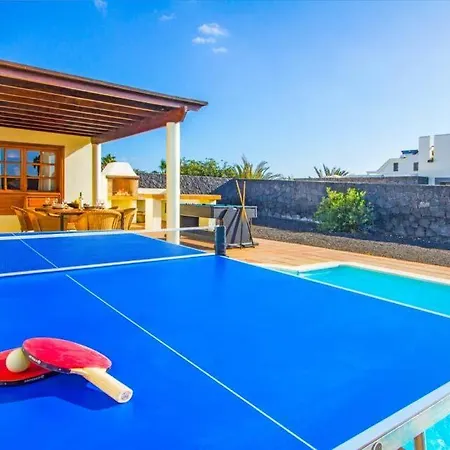 In Playa Blanca Sleeps 6 With Pool Air Con And Wifi Playa Blanca (Lanzarote)