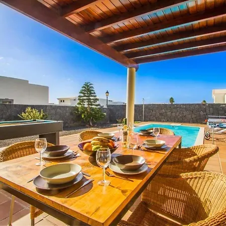 In Playa Blanca Sleeps 6 With Pool Air Con And Wifi * Playa Blanca (Lanzarote)