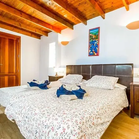 In Playa Blanca Sleeps 6 With Pool Air Con And Wifi Villa