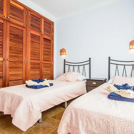 Villa In Playa Blanca Sleeps 6 With Pool Air Con And Wifi Playa Blanca (Lanzarote)